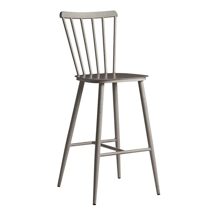 Aluminium bar stool
Bring contemporary elegance to your internal or external dining area: on-trend aluminium, retro spindle back design bar stool with rustic appeal.